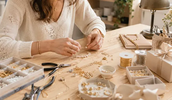 fabrication et d'assemblage de bijoux à domicile